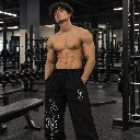 Retrato atlético en gimnasio oscuro.webp